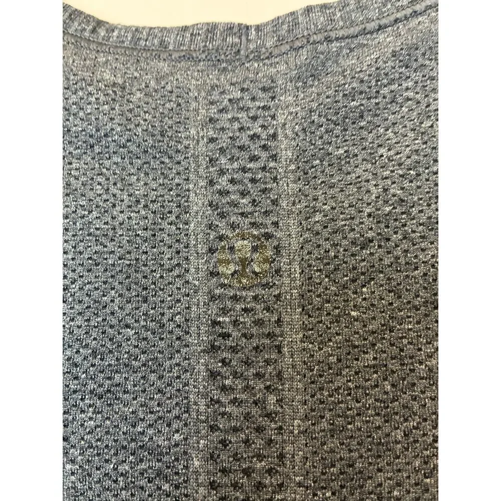 Lululemon Run: Swiftly Tech V Neck (First Release) Gray Size 8